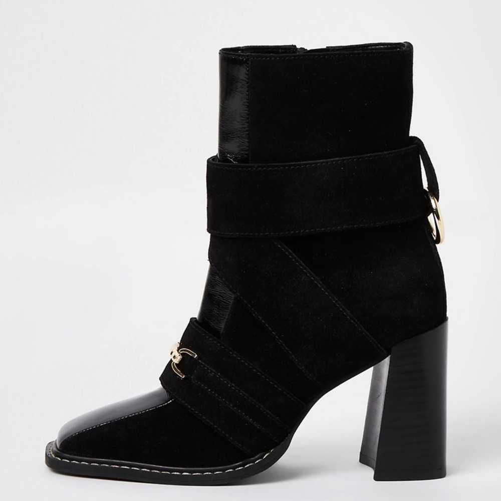 Black heeled boots